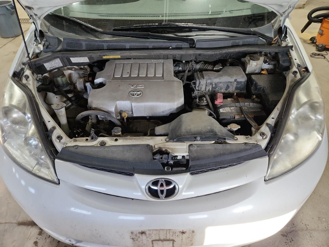 2010 TOYOTA SIENNA