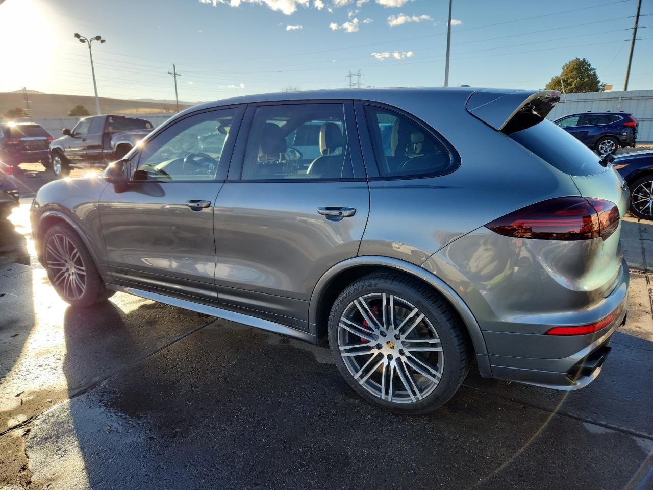 2017 PORSCHE CAYENNE