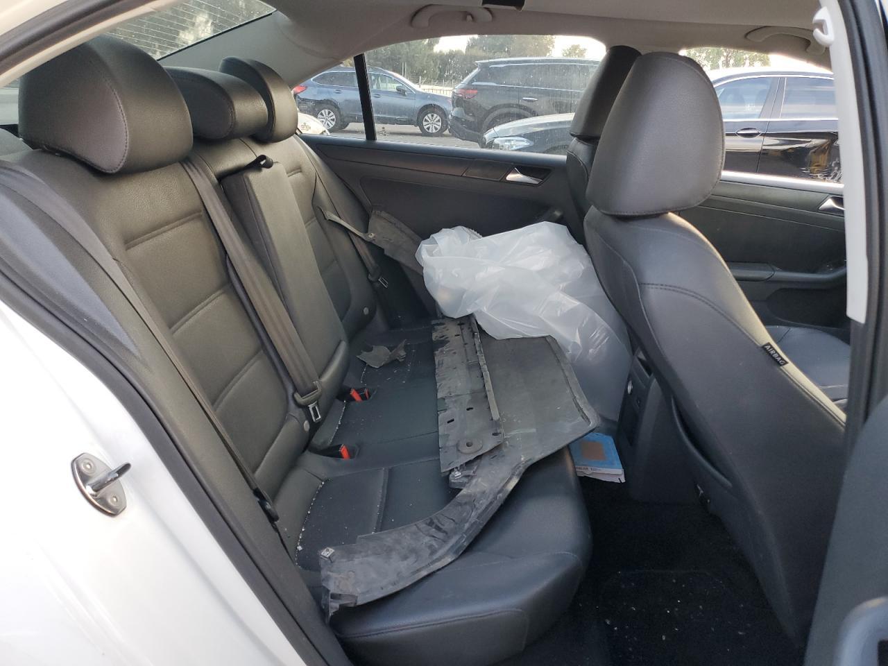 2011 VOLKSWAGEN JETTA