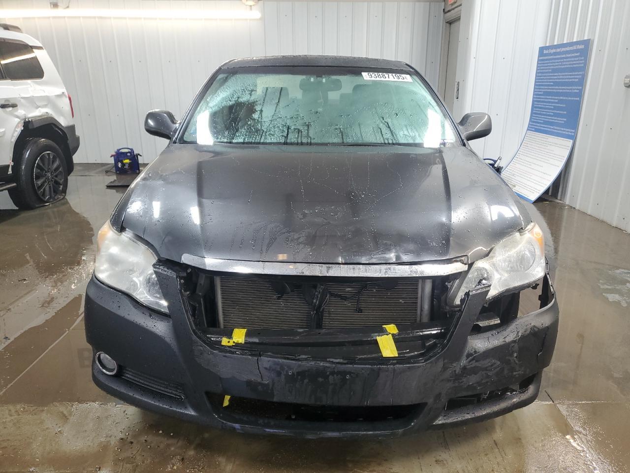2010 TOYOTA Avalon