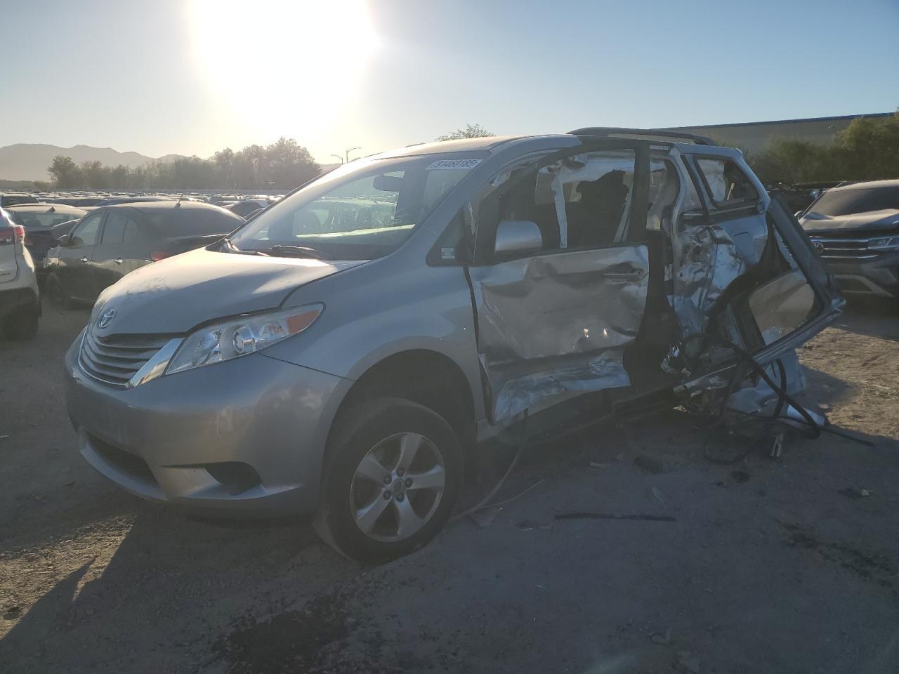 2017 TOYOTA SIENNA