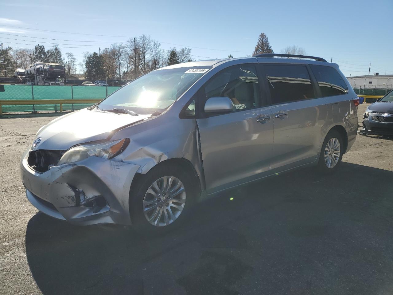 2015 TOYOTA SIENNA