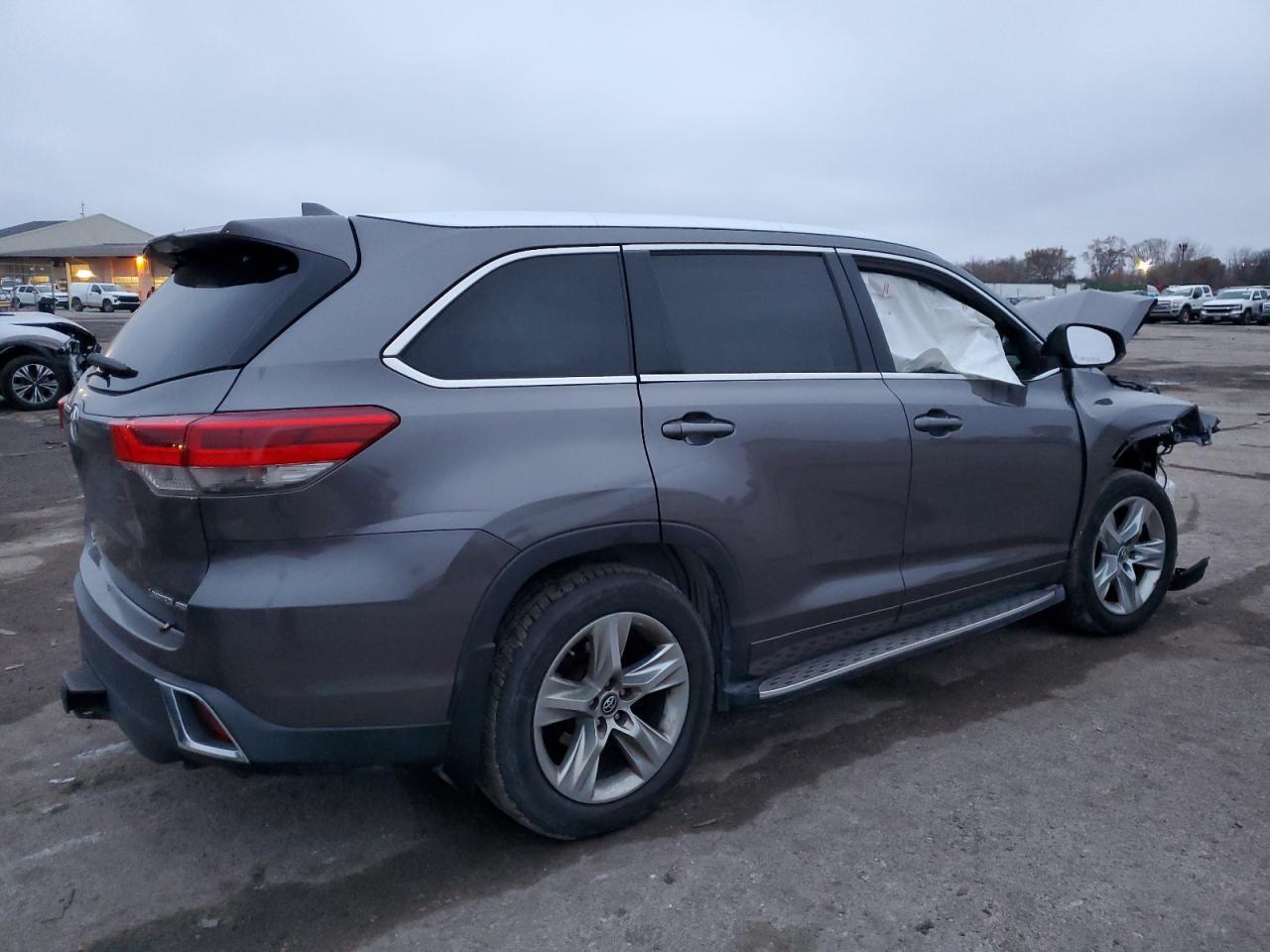 2017 TOYOTA HIGHLANDER