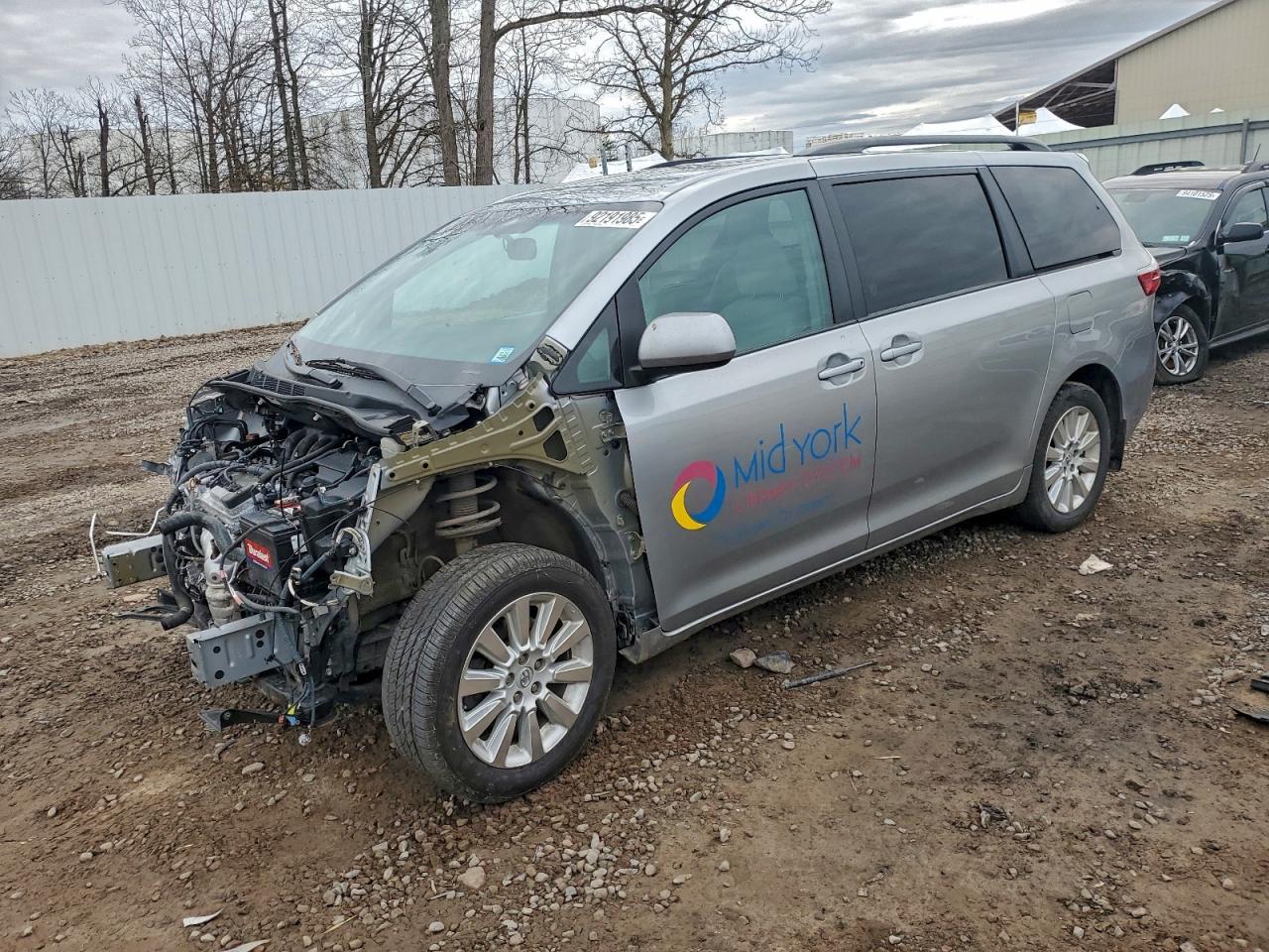 2016 TOYOTA SIENNA
