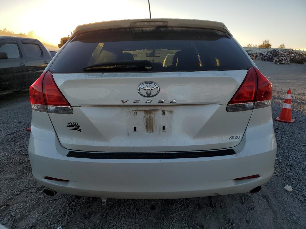 2010 TOYOTA VENZA
