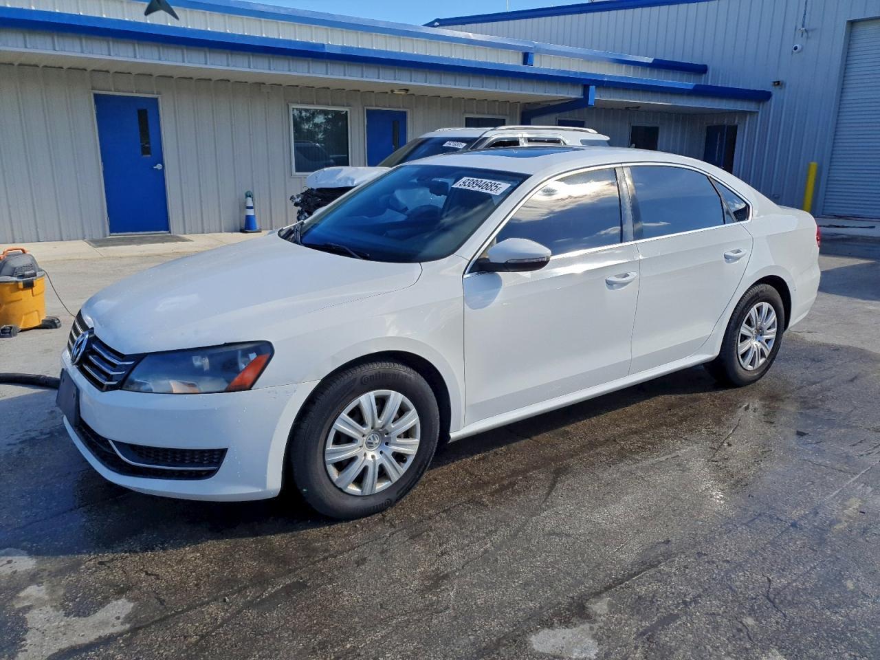 2012 VOLKSWAGEN Passat