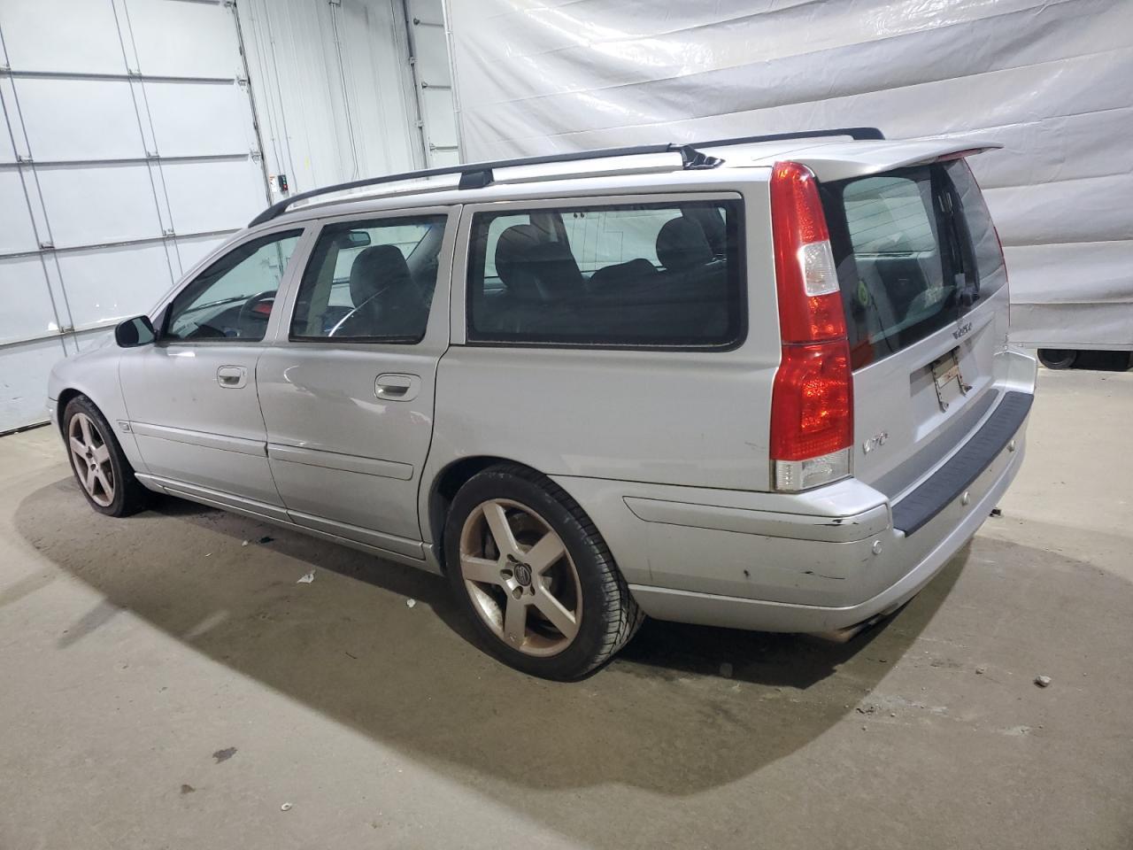 2005 VOLVO V70