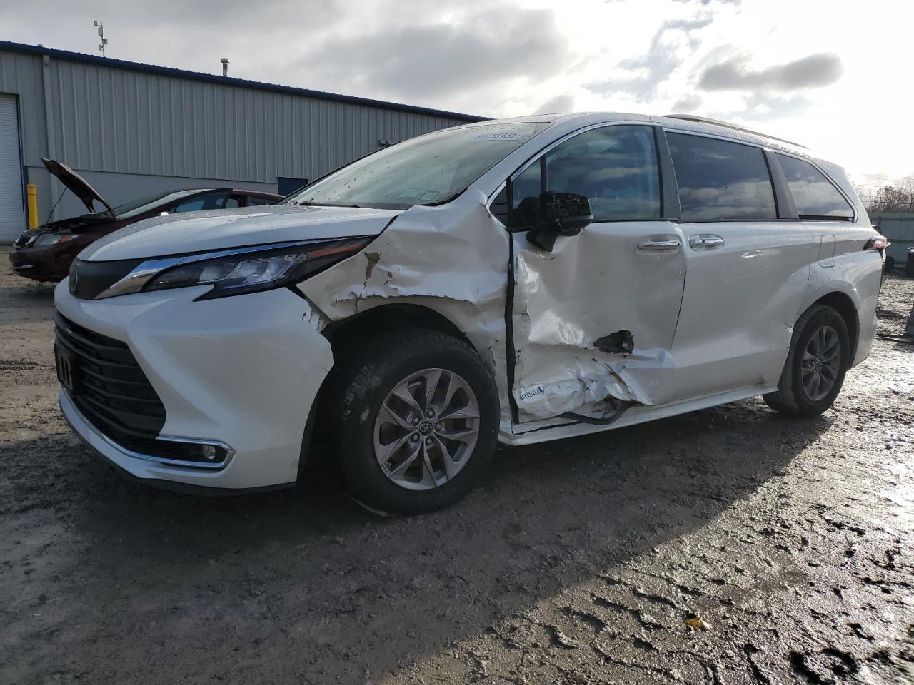 2021 TOYOTA SIENNA