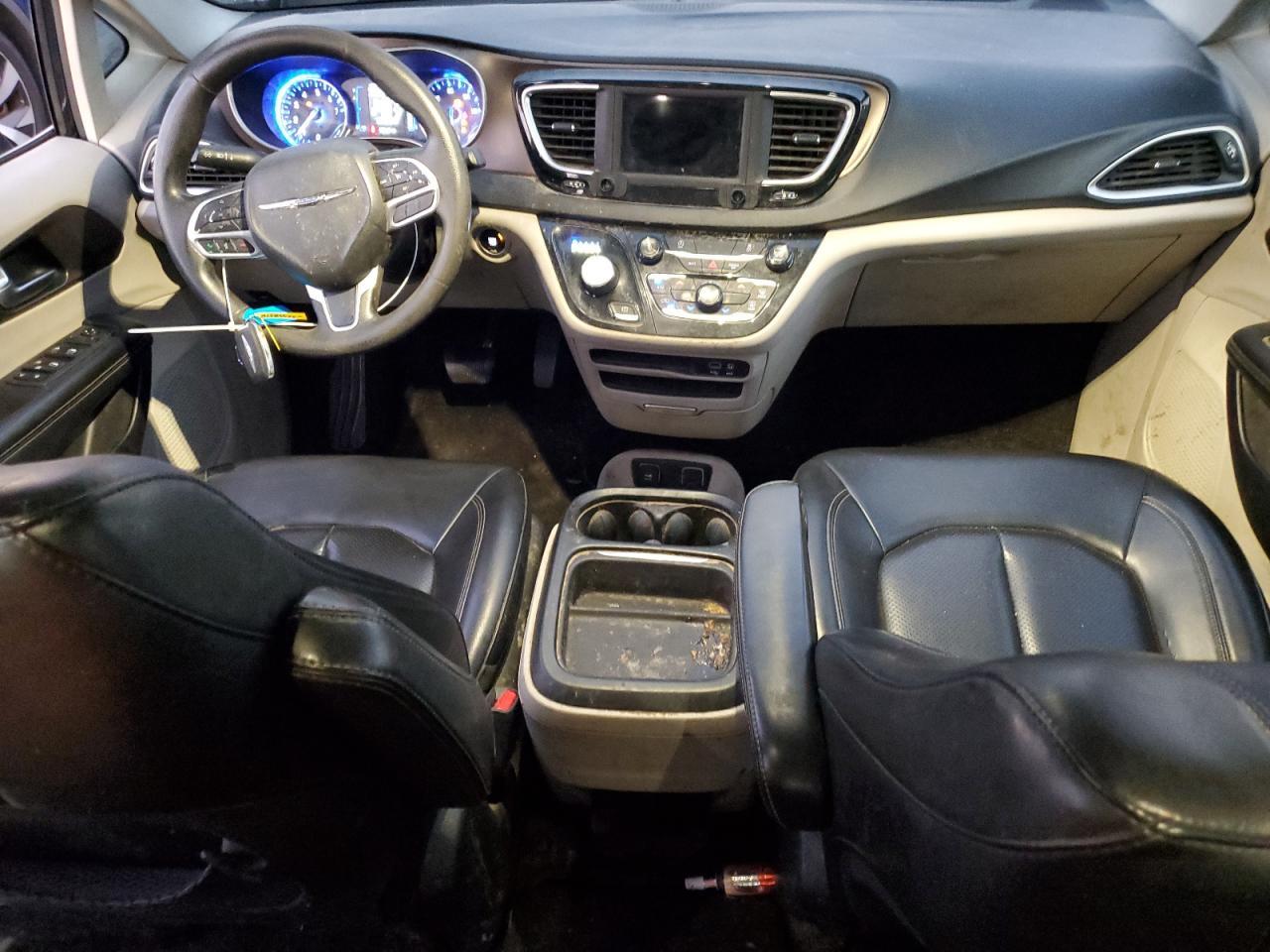 2020 CHRYSLER Voyager
