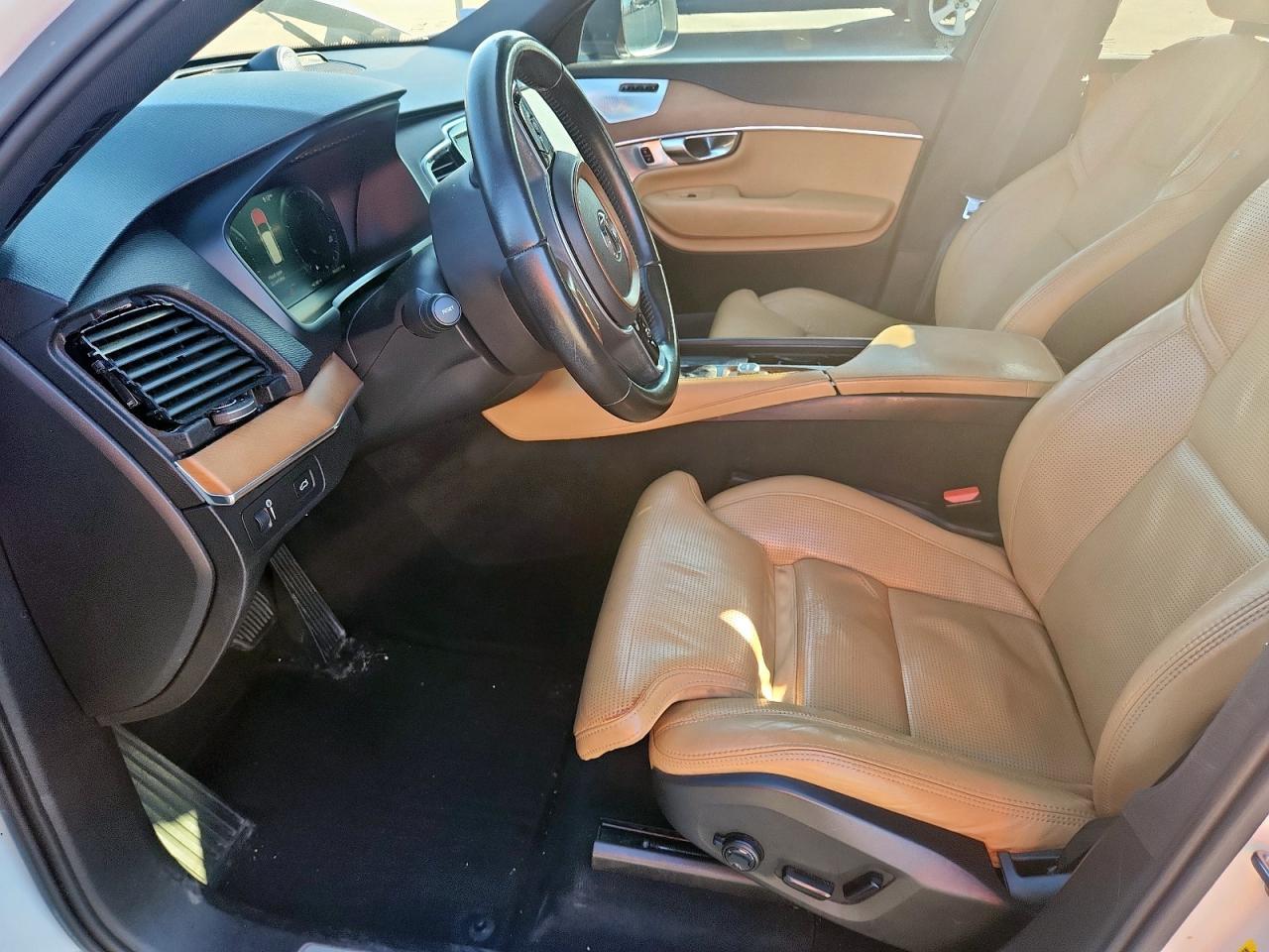 2017 VOLVO XC90