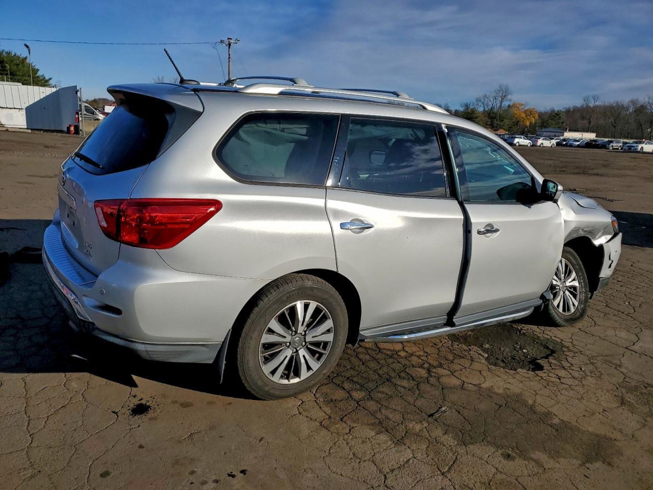 2017 NISSAN PATHFINDER