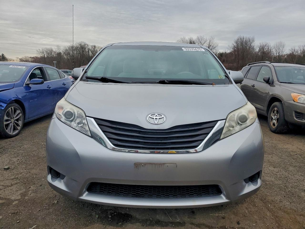 2011 TOYOTA SIENNA
