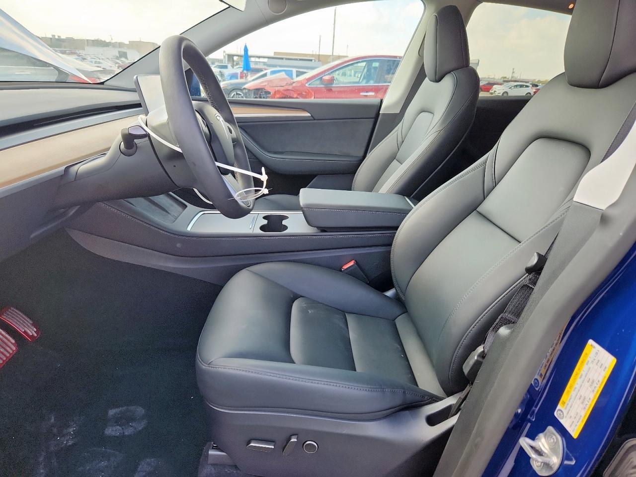 2025 TESLA MODEL Y