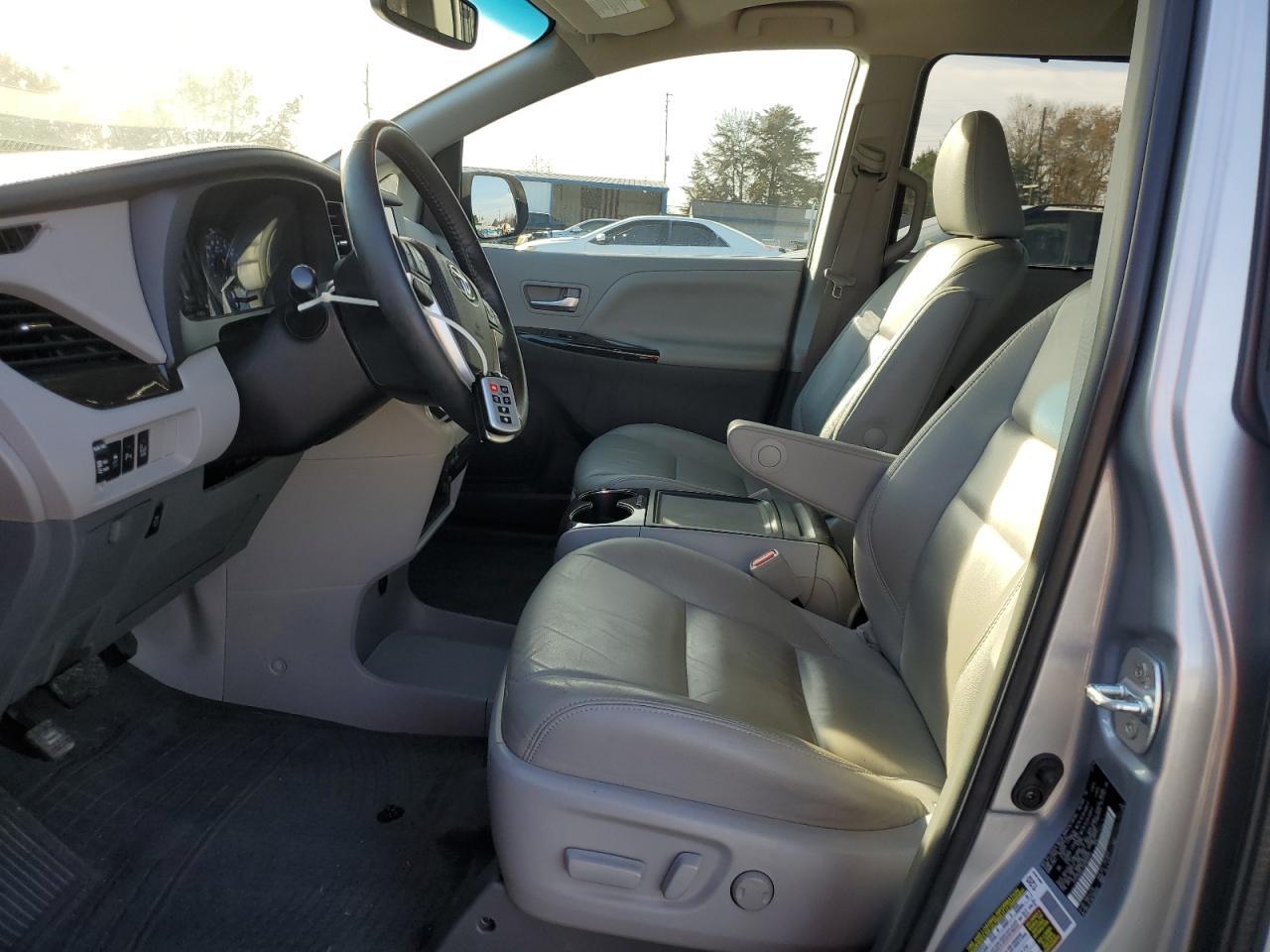 2016 TOYOTA SIENNA