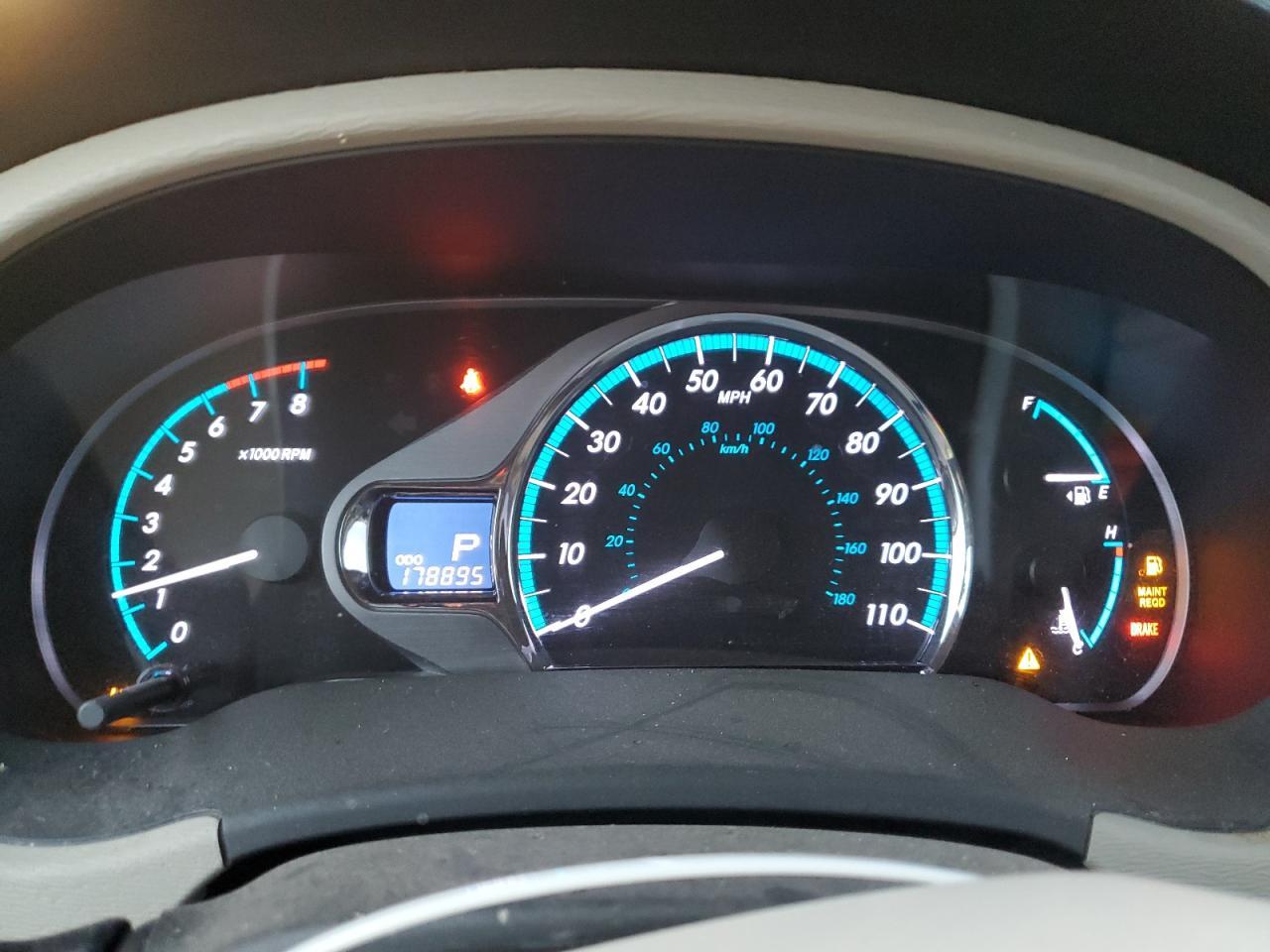2011 TOYOTA SIENNA