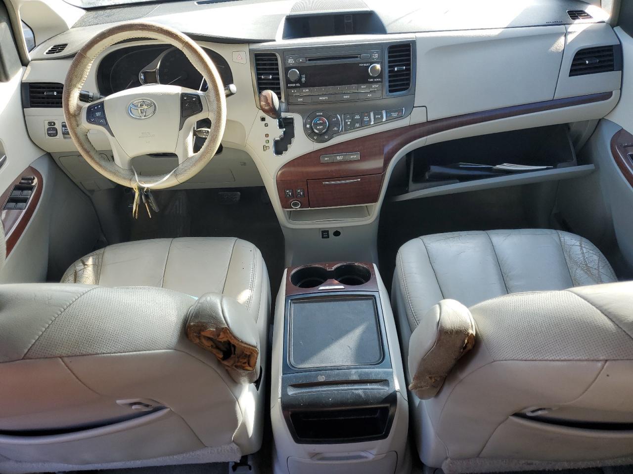 2012 TOYOTA SIENNA