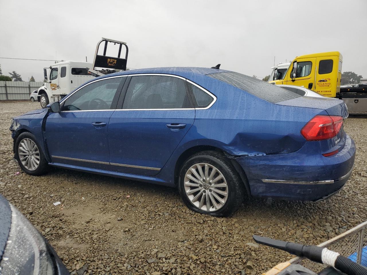 2016 VOLKSWAGEN Passat