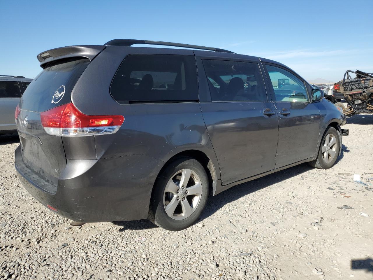 2011 TOYOTA SIENNA