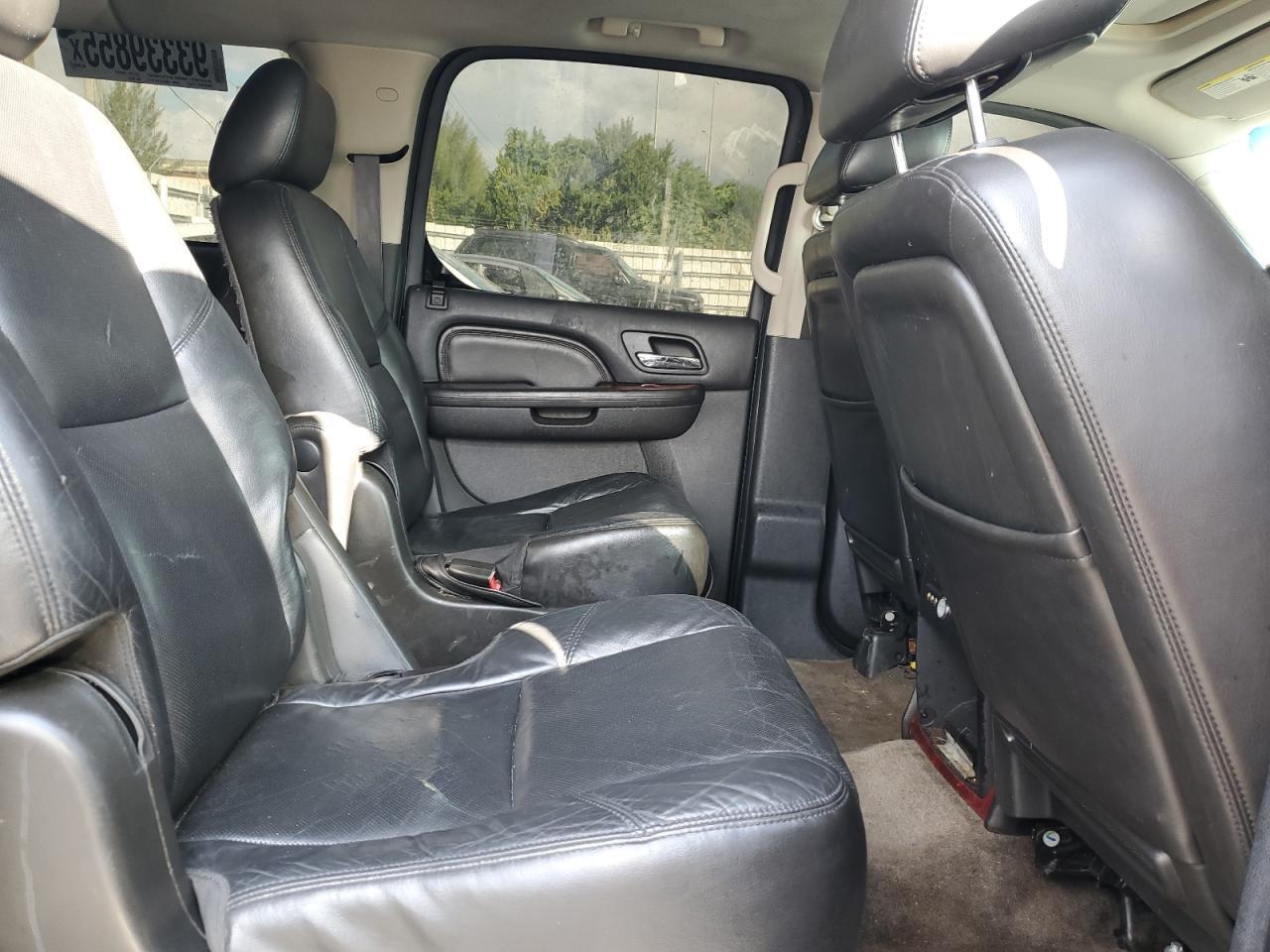 2011 CADILLAC Escalade ESV