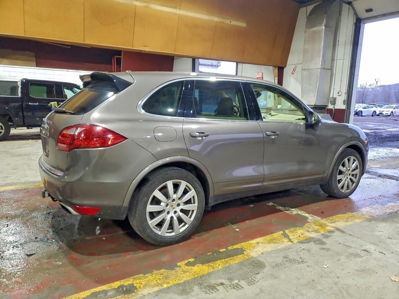 2013 PORSCHE CAYENNE