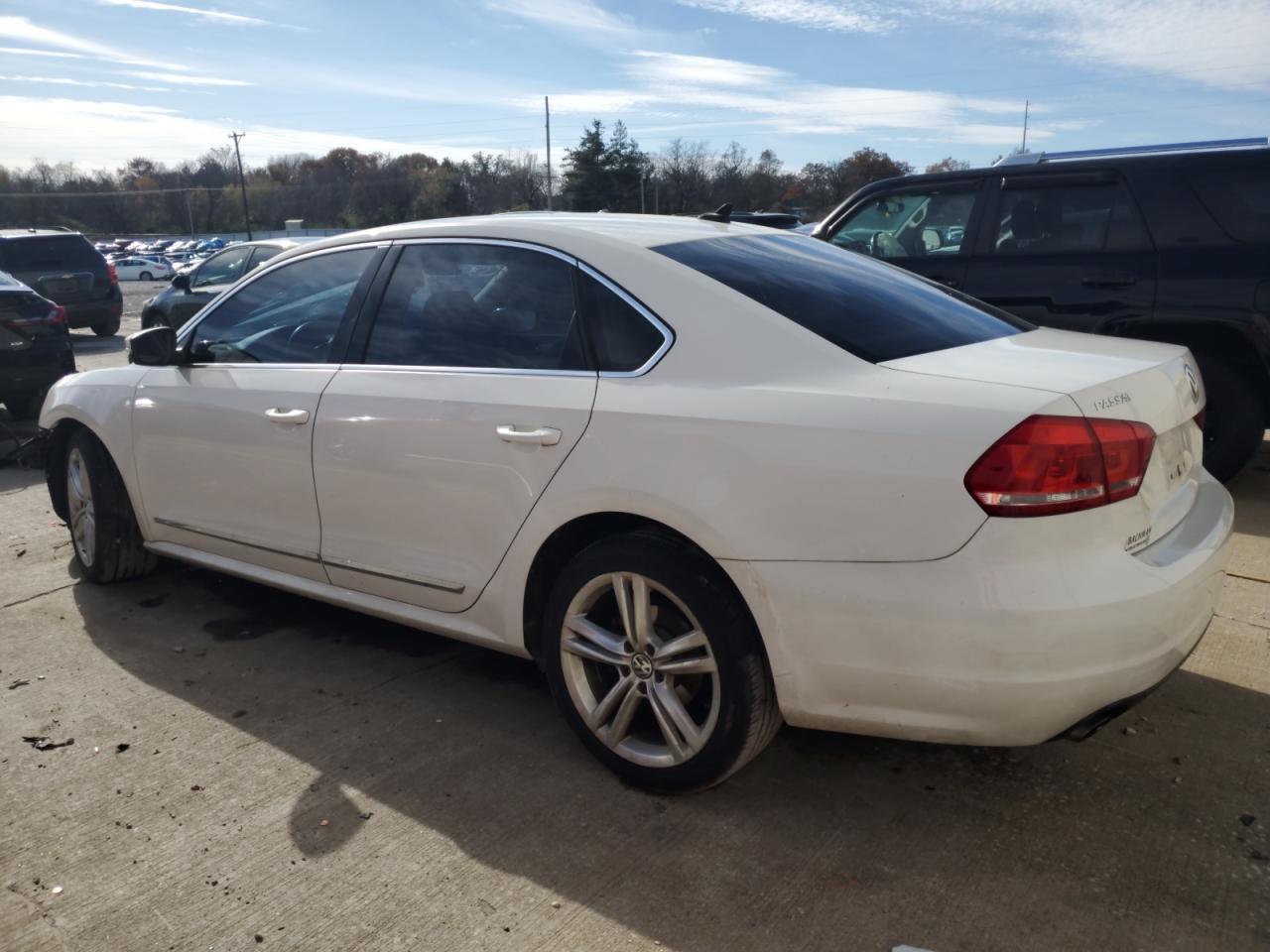 2013 VOLKSWAGEN Passat