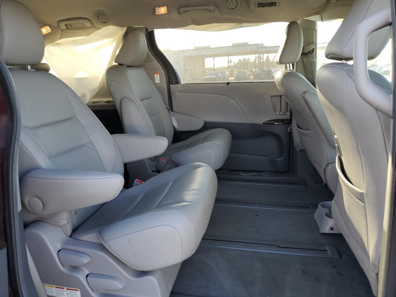 2015 TOYOTA SIENNA