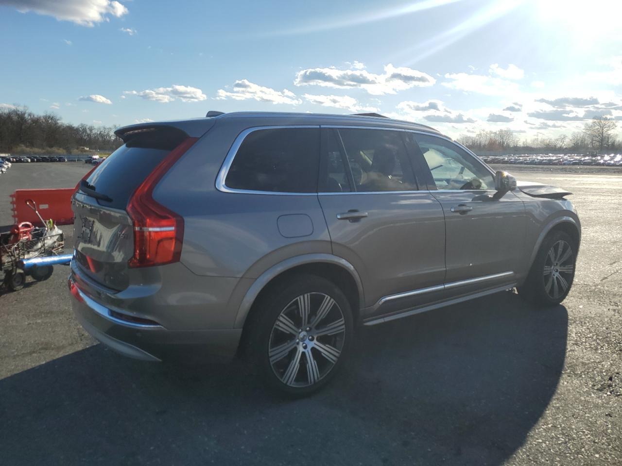 2022 VOLVO XC90