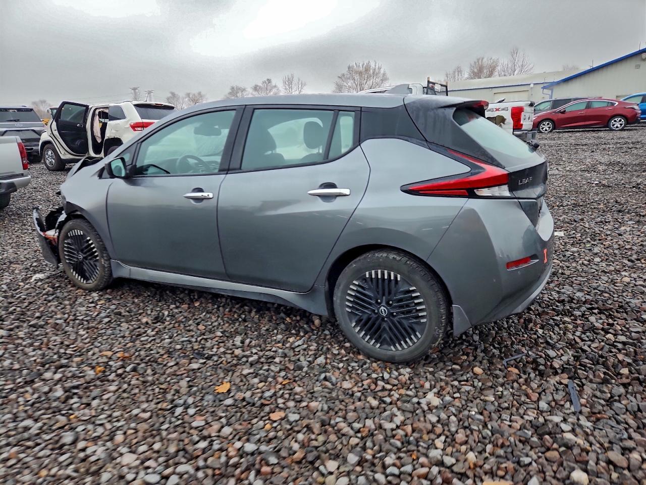 2023 NISSAN LEAF