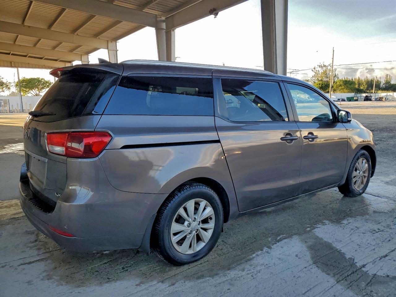 2016 KIA SEDONA
