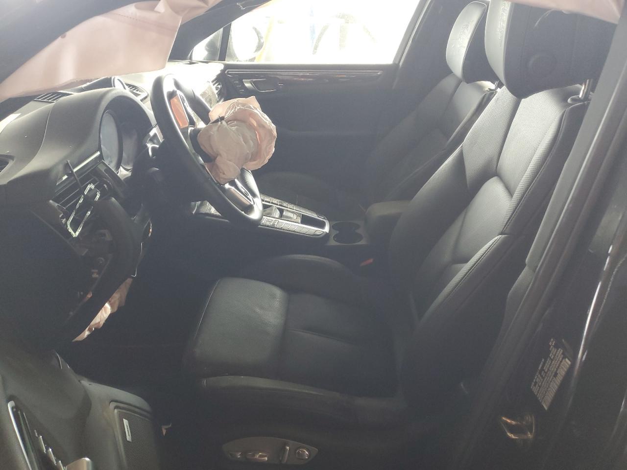 2019 PORSCHE Macan