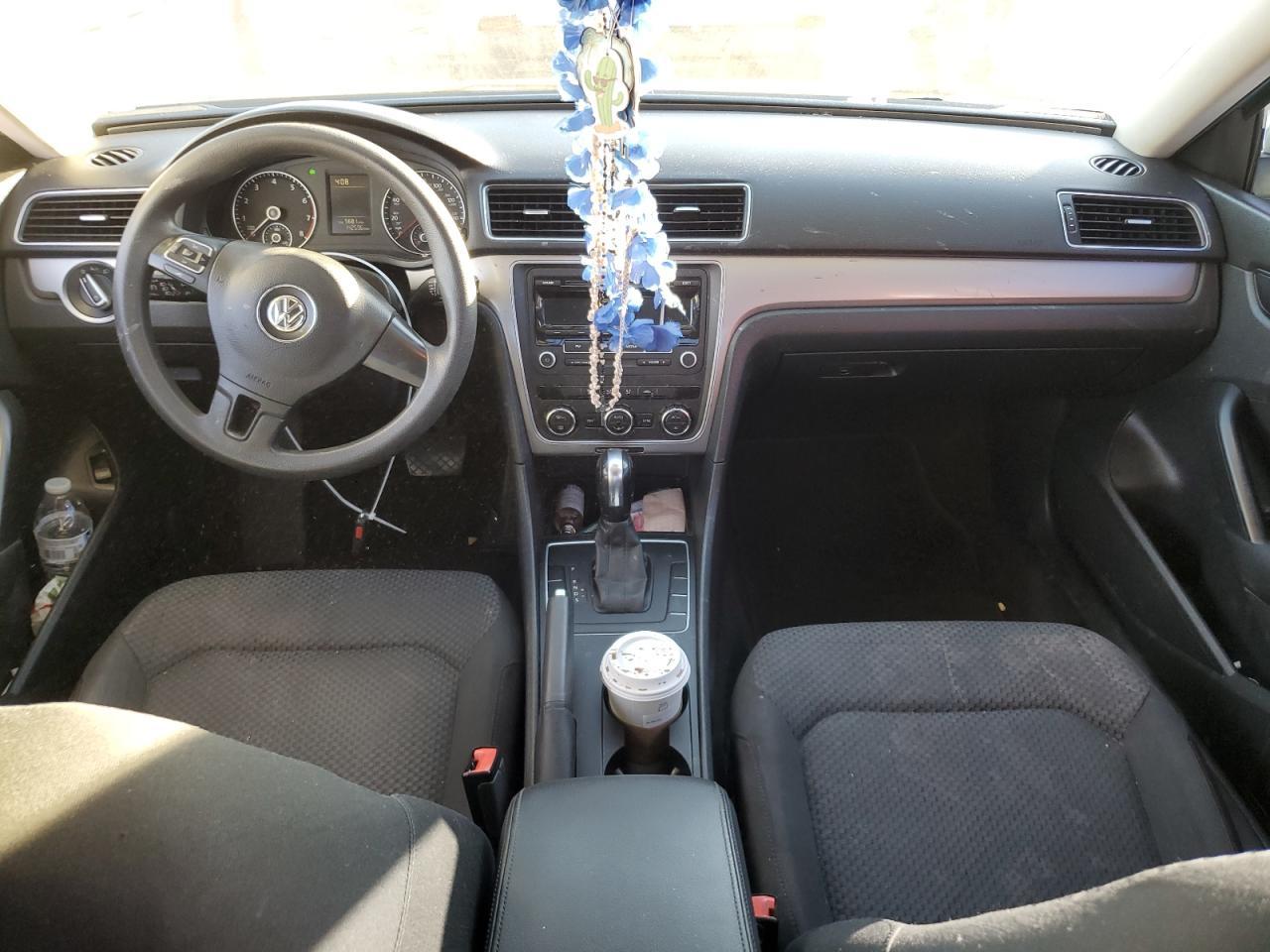 2012 VOLKSWAGEN Passat