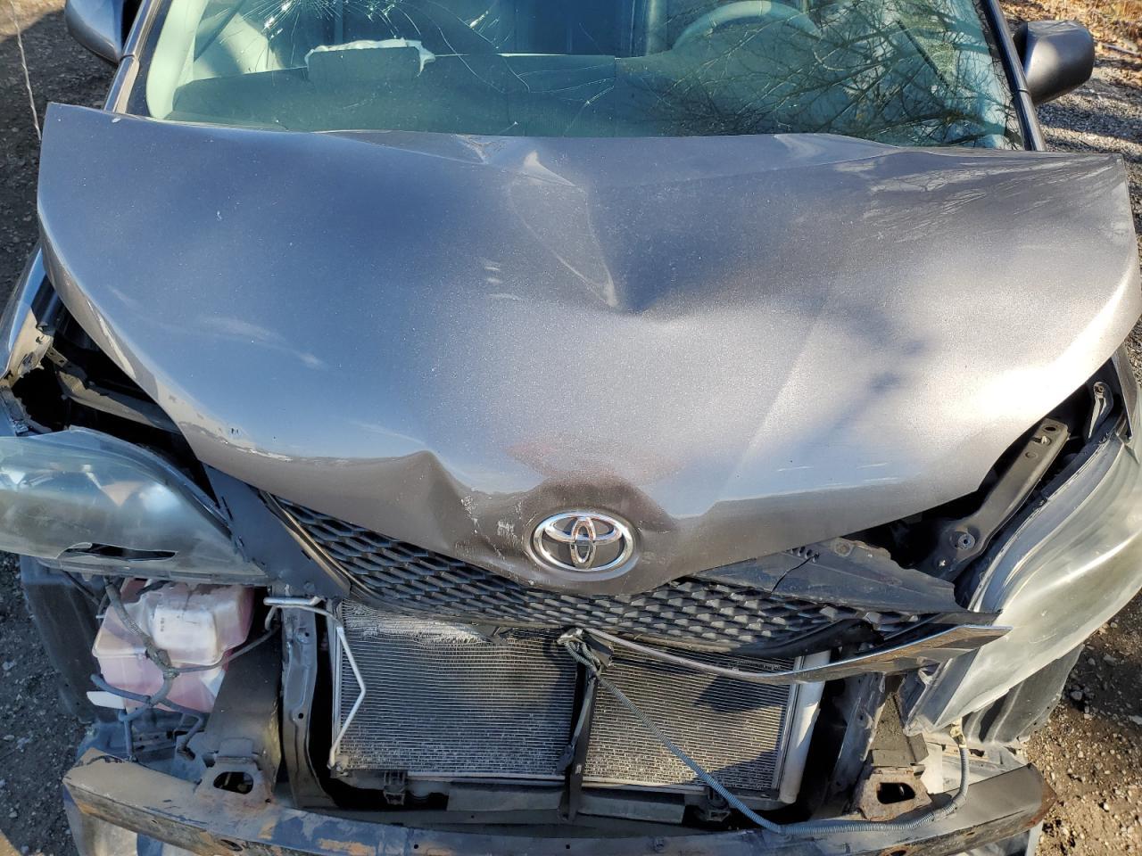 2011 TOYOTA SIENNA