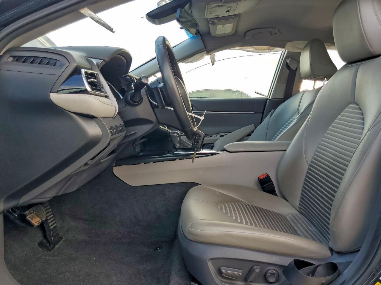 2018 TOYOTA CAMRY