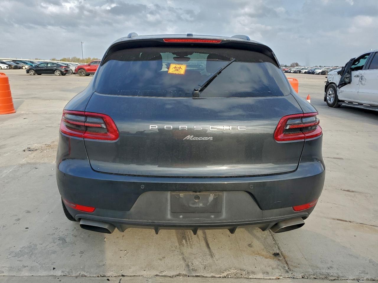2018 PORSCHE Macan