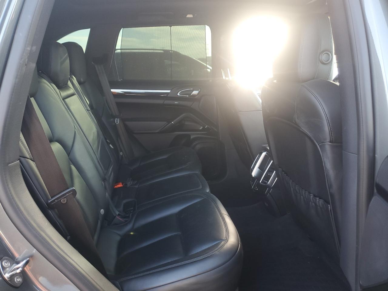2018 PORSCHE CAYENNE