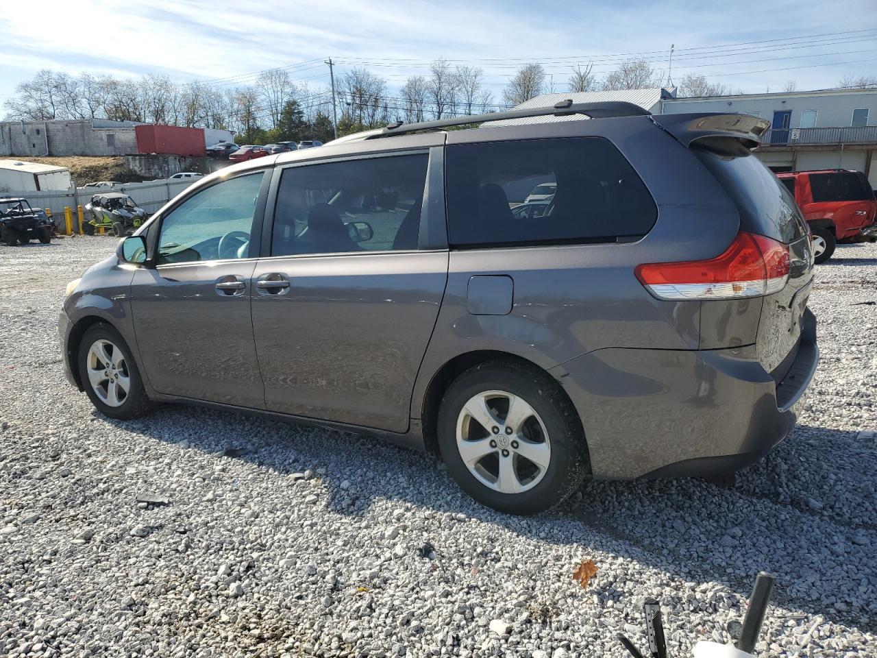 2011 TOYOTA SIENNA