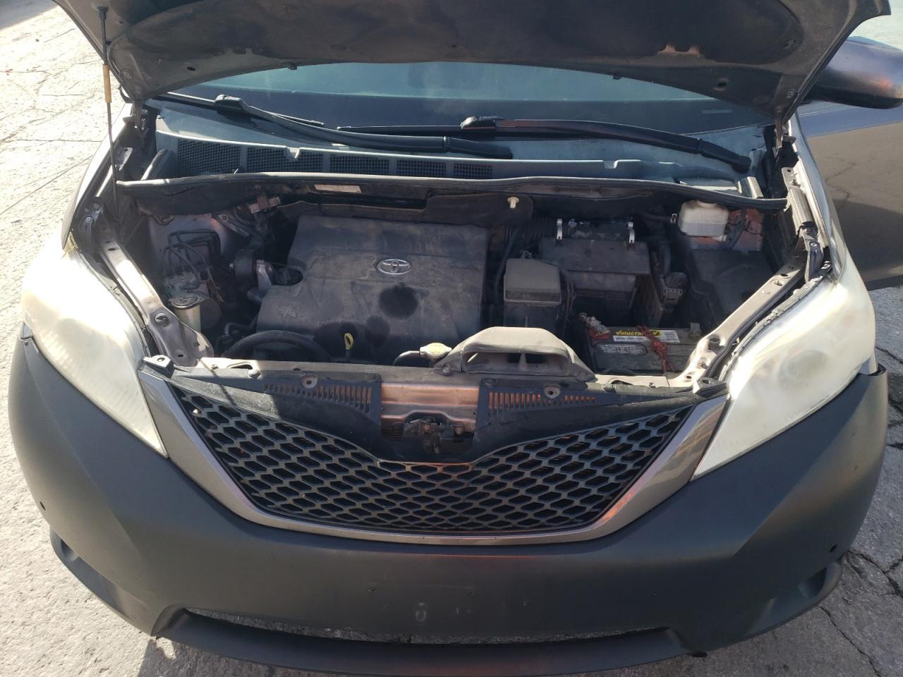 2012 TOYOTA SIENNA