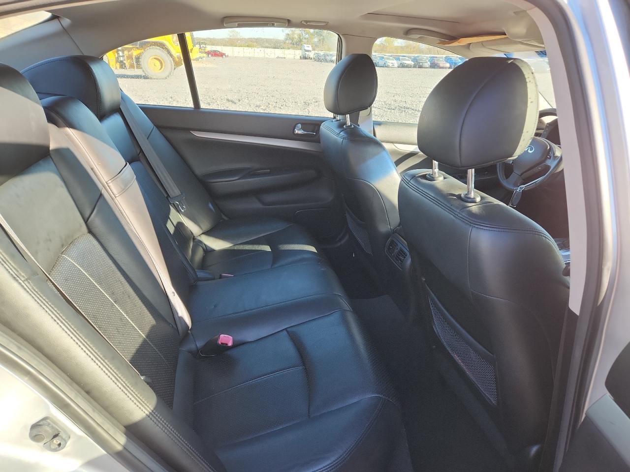 2011 INFINITI G37