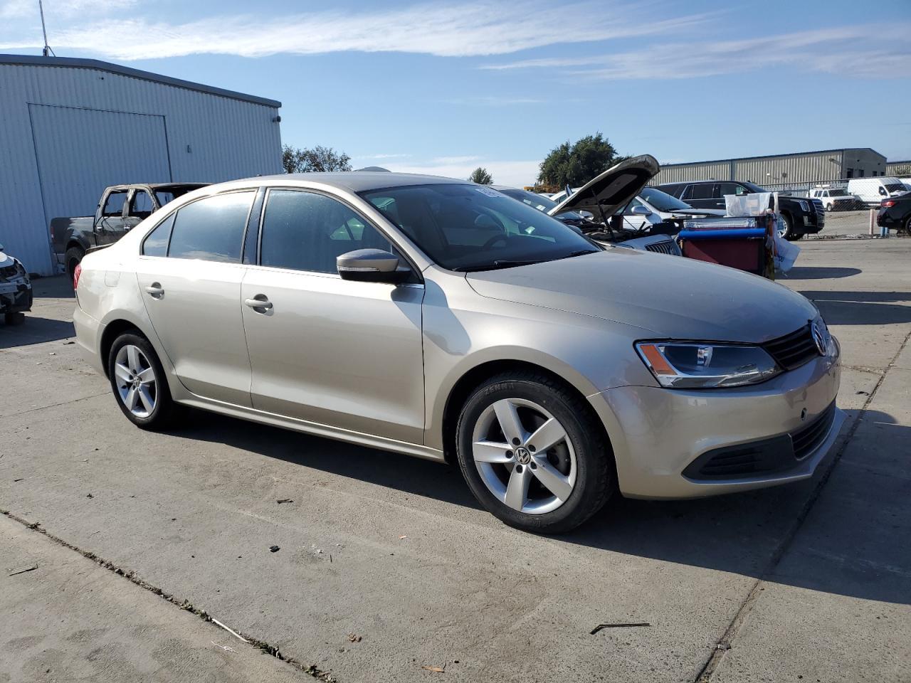 2013 VOLKSWAGEN JETTA