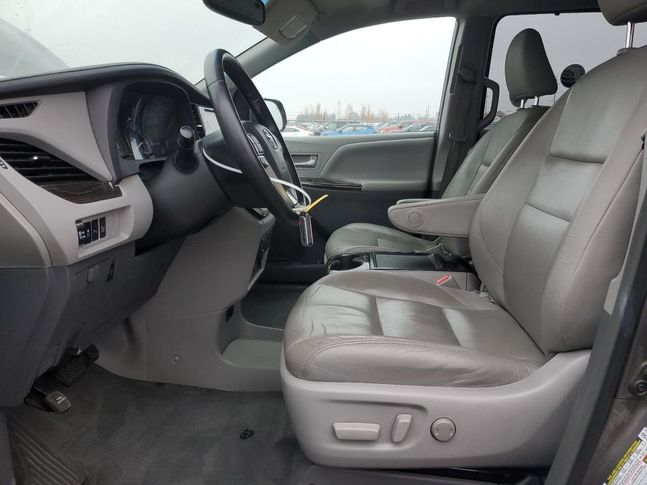 2015 TOYOTA SIENNA
