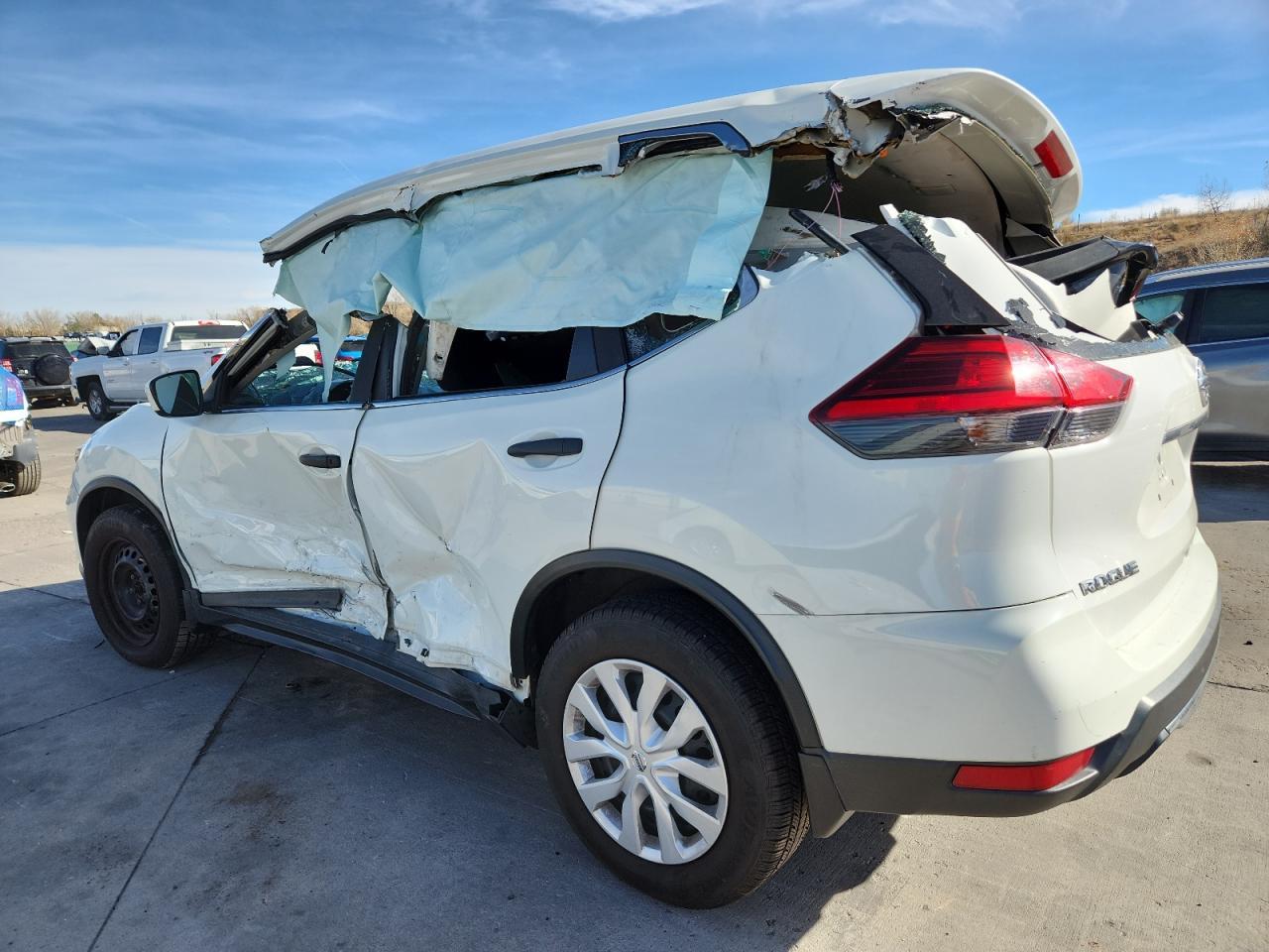 2017 NISSAN ROGUE