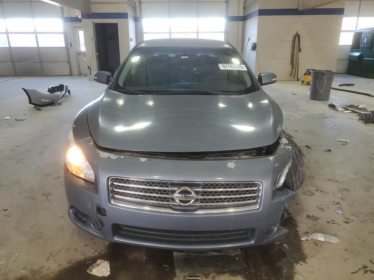 2010 NISSAN Maxima