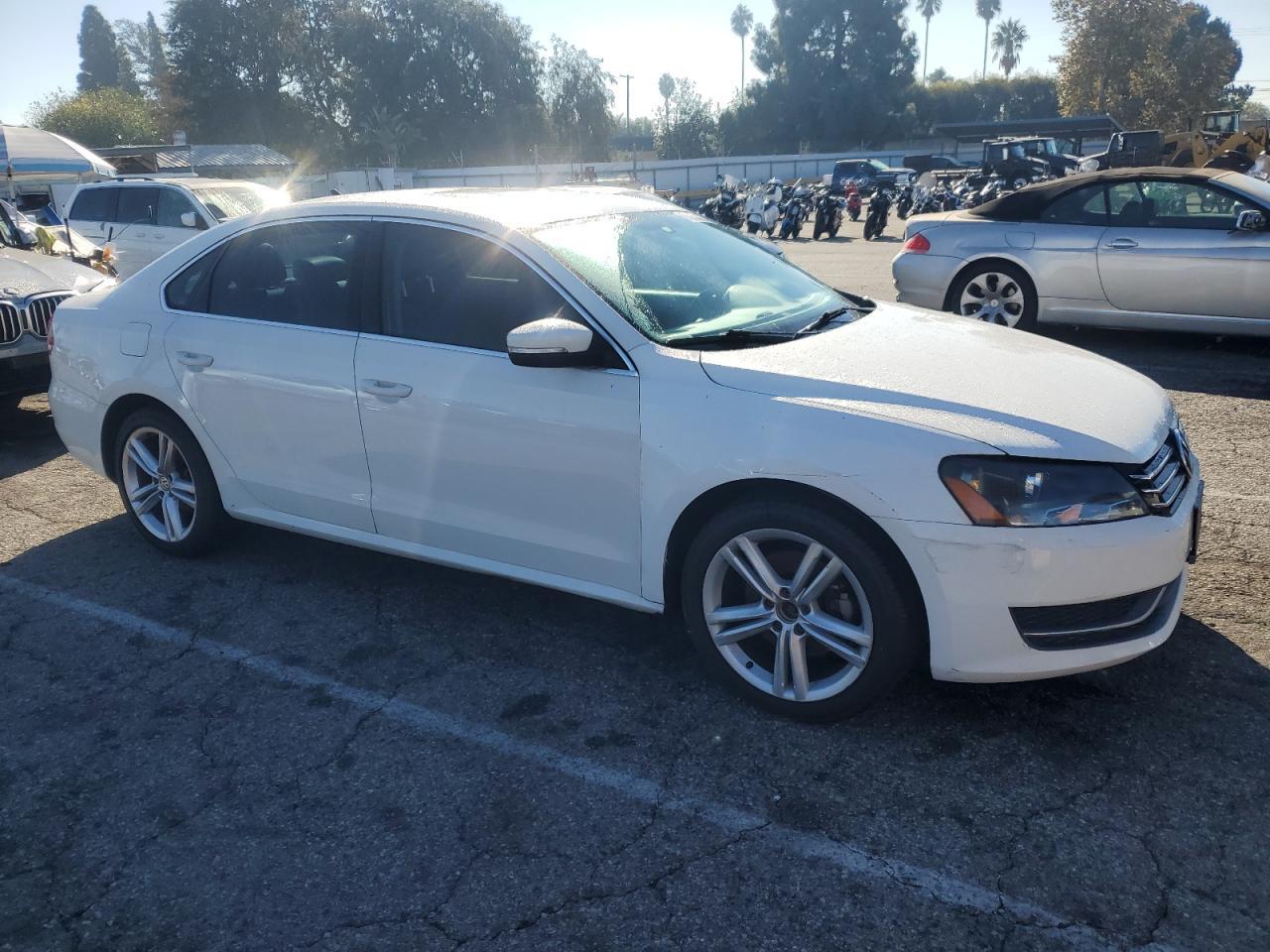 2014 VOLKSWAGEN Passat