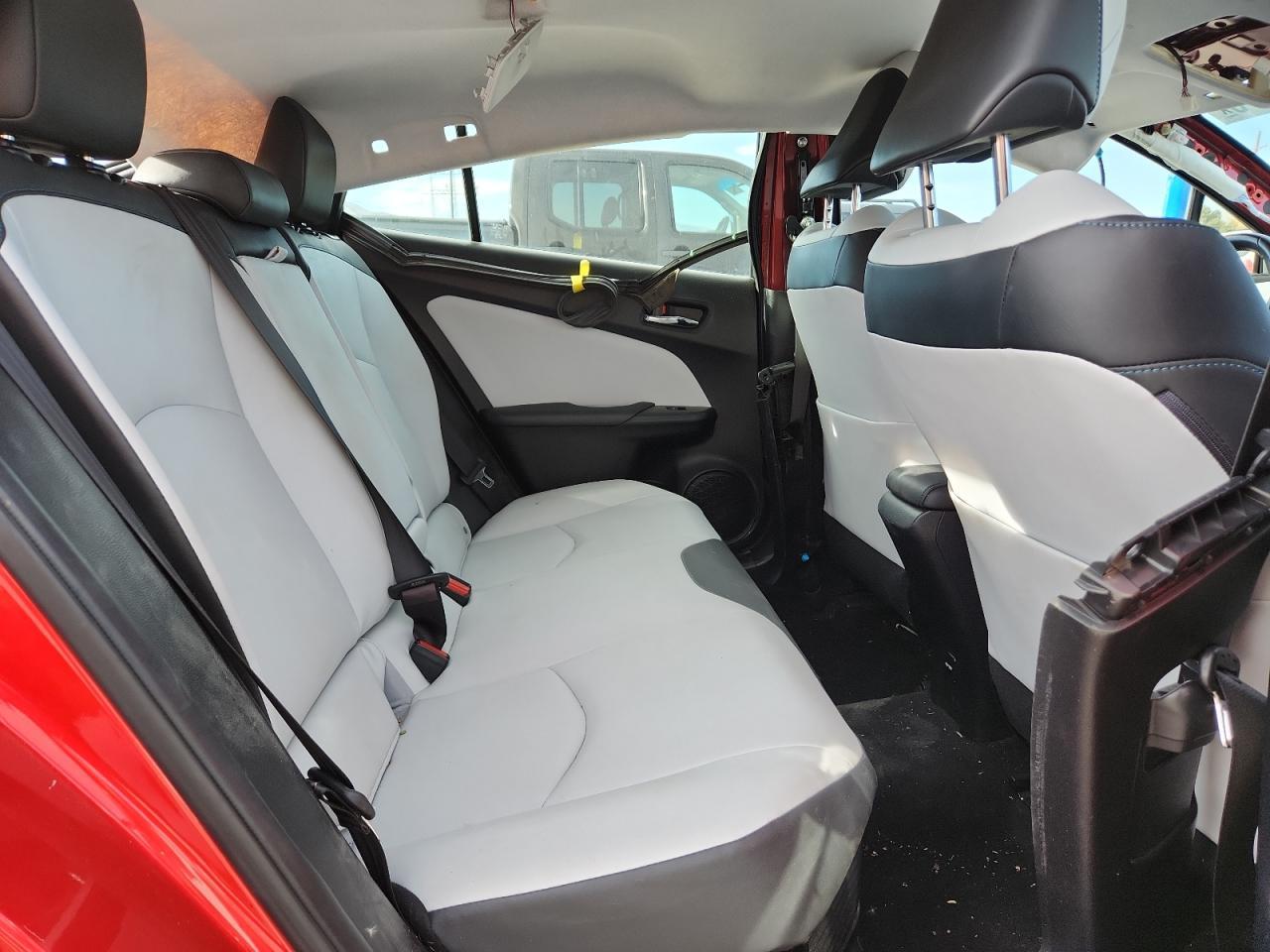 2016 TOYOTA PRIUS