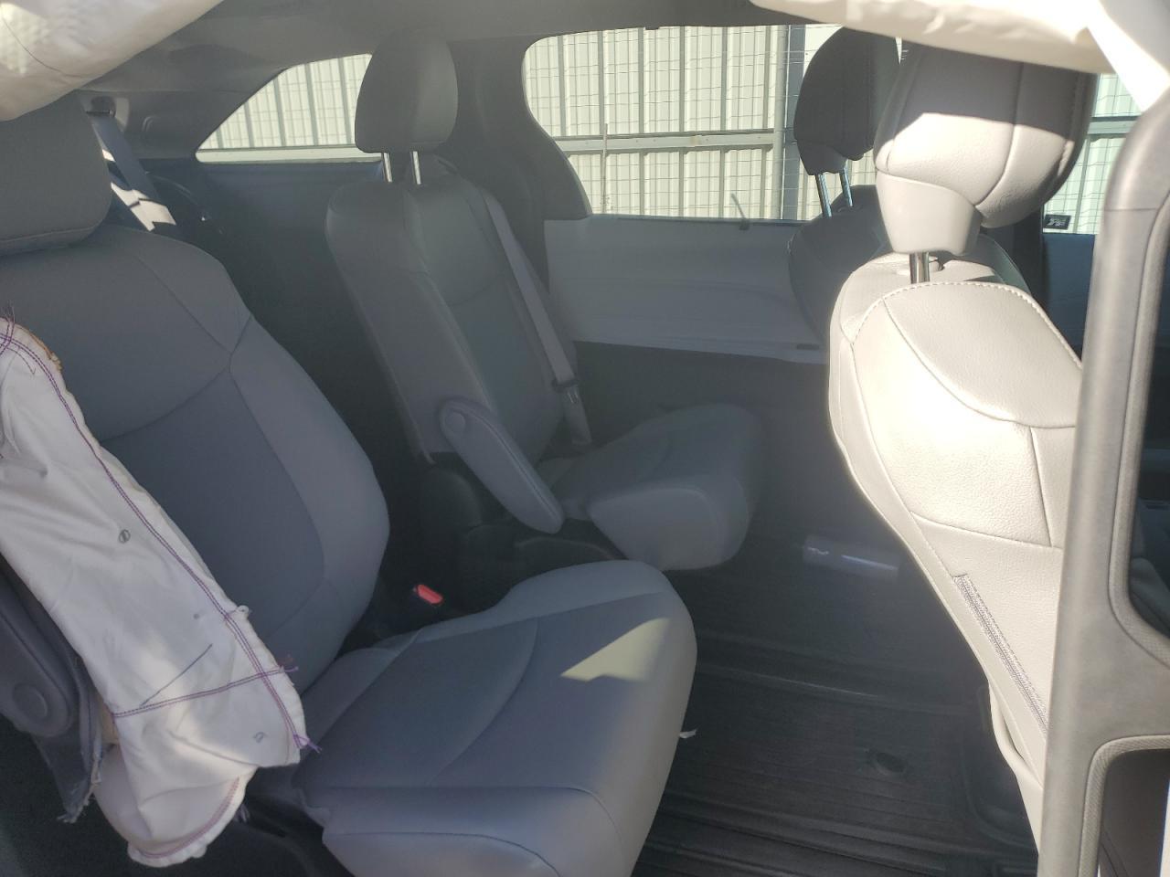 2025 TOYOTA SIENNA