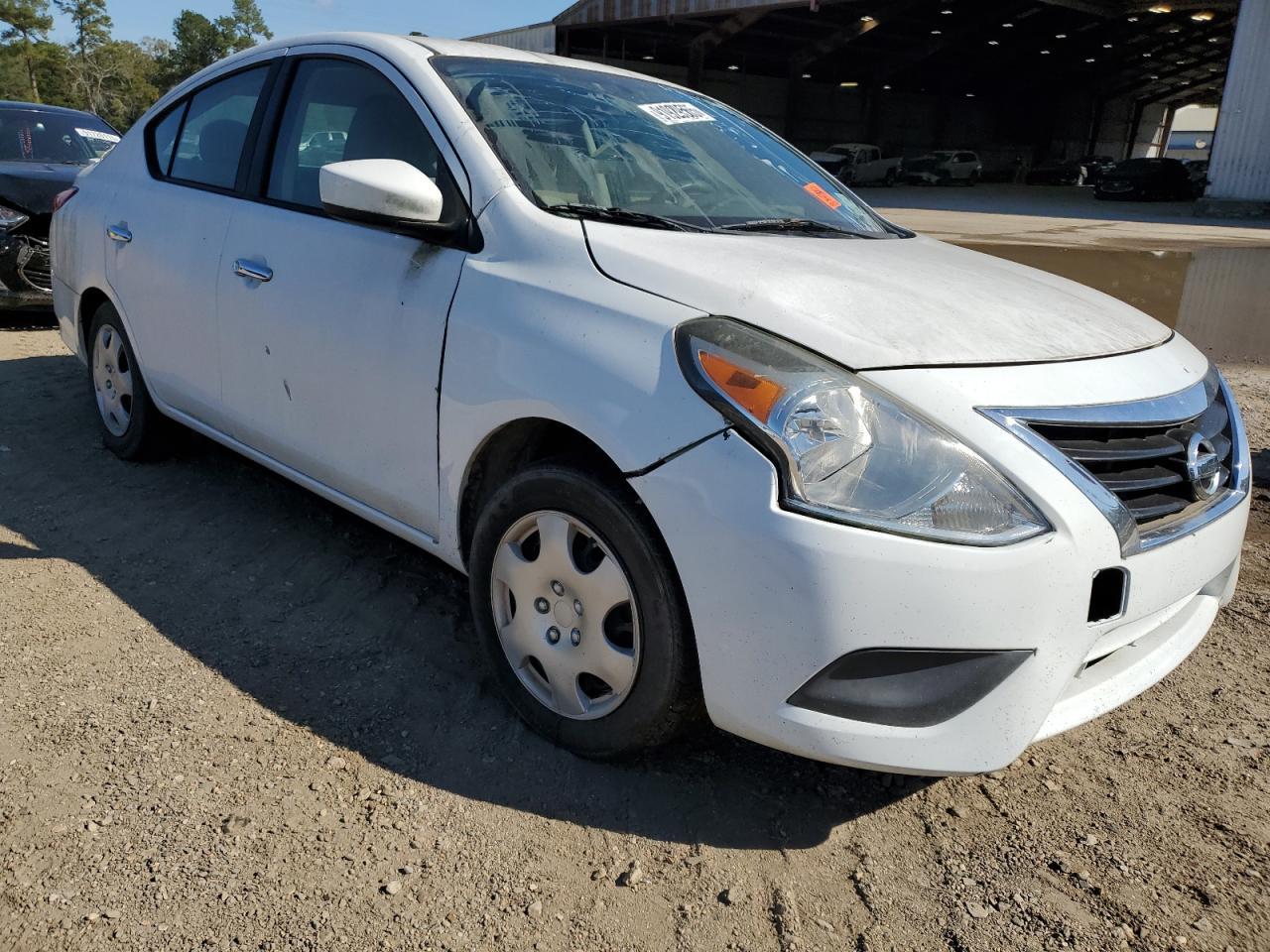 2016 NISSAN VERSA