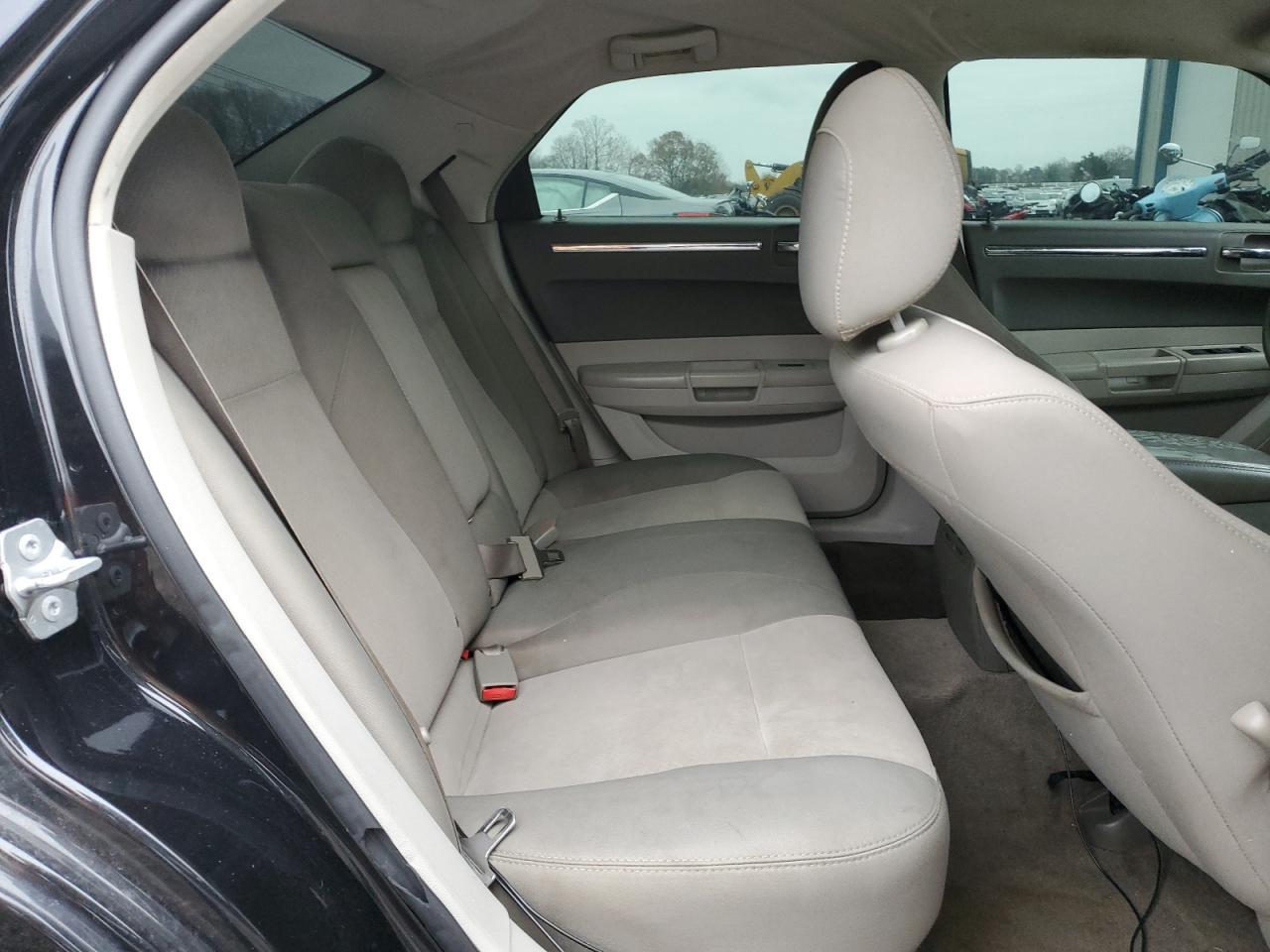 2010 CHRYSLER 300