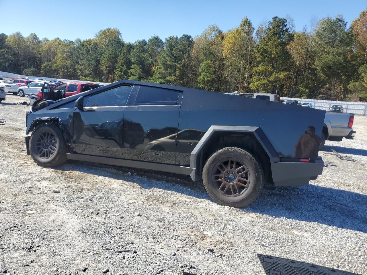 2025 TESLA Cybertruck