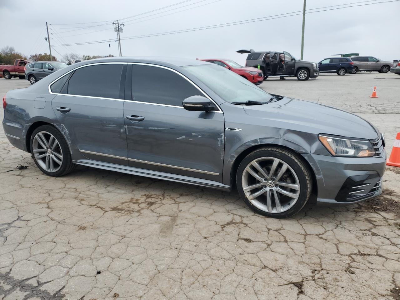 2017 VOLKSWAGEN Passat