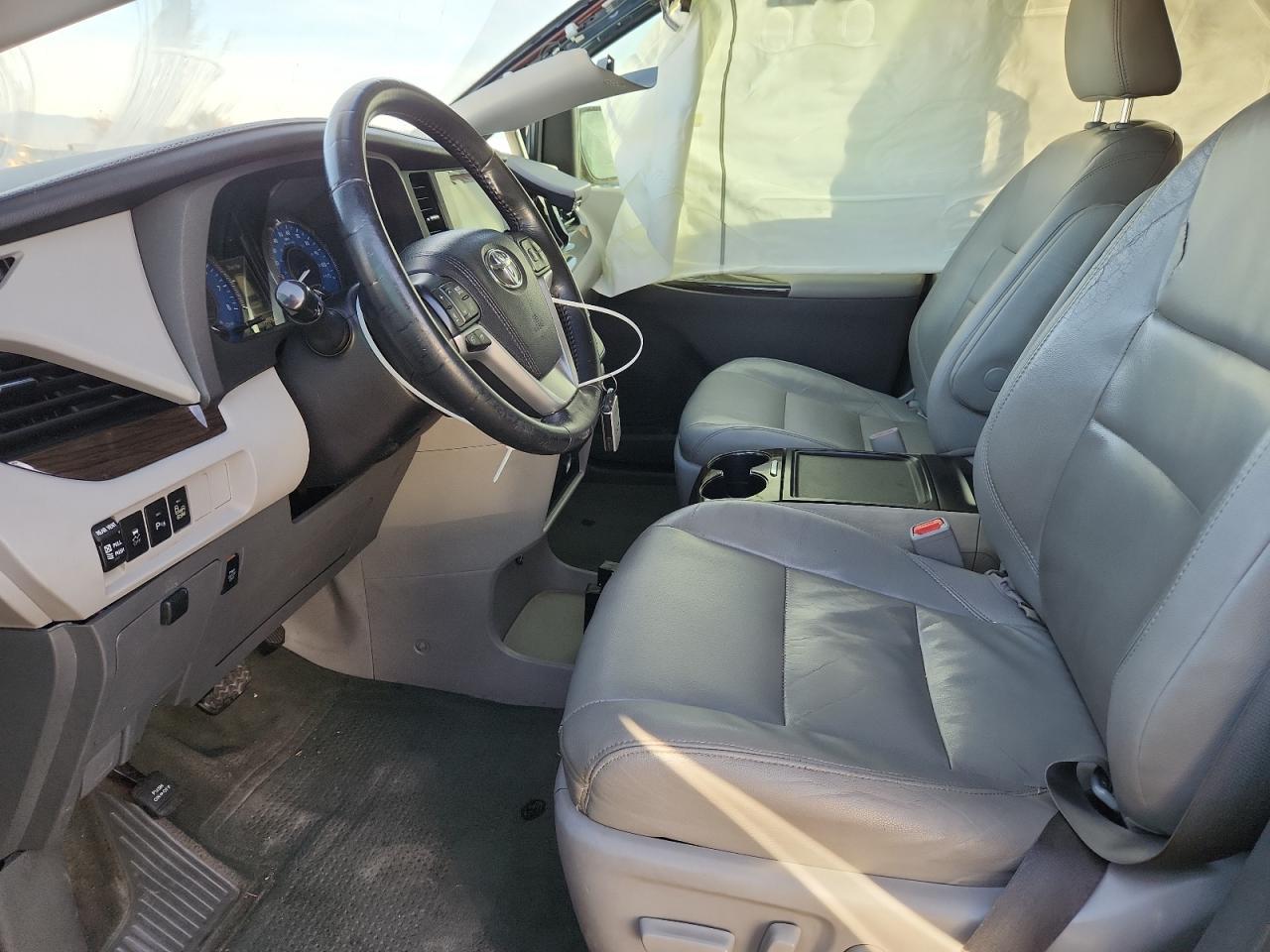 2015 TOYOTA SIENNA